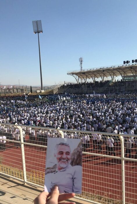 تجمعات ضخمة في مدينة بعلبك بلبنان تنشد "سلام يا مهدي"