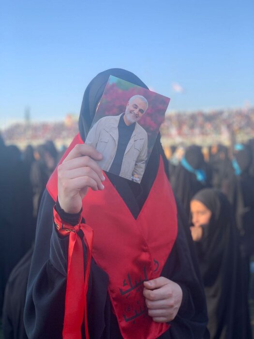 تجمعات ضخمة في مدينة بعلبك بلبنان تنشد "سلام يا مهدي"