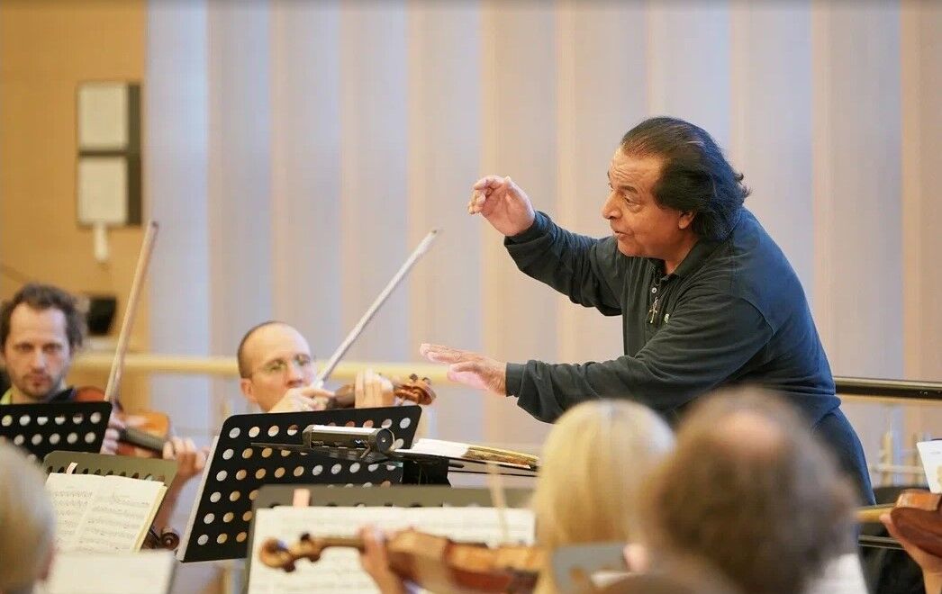 رویدادی تاریخی برای موسیقیدان ایرانی/علی رهبری در روسیه روی صحنه رفت رویدادی تاریخی برای موسیقیدان ایرانی/علی رهبری در روسیه روی صحنه رفت