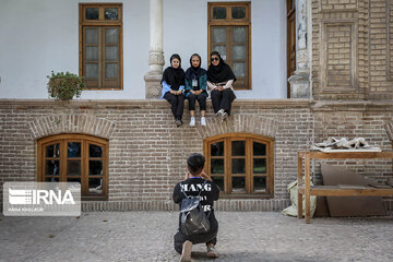 Visite d'étudiants étrangers dans les lieux touristiques de Qazvin