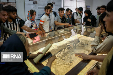 Visite d'étudiants étrangers dans les lieux touristiques de Qazvin