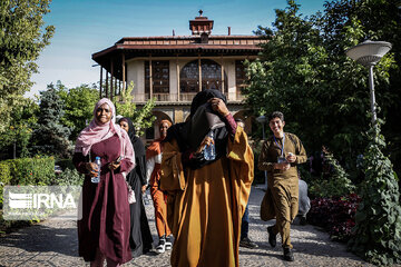 Visite d'étudiants étrangers dans les lieux touristiques de Qazvin