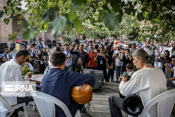 Visite d'étudiants étrangers dans les lieux touristiques de Qazvin