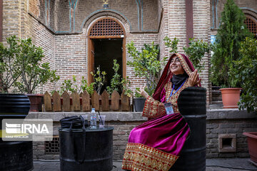 Visite d'étudiants étrangers dans les lieux touristiques de Qazvin