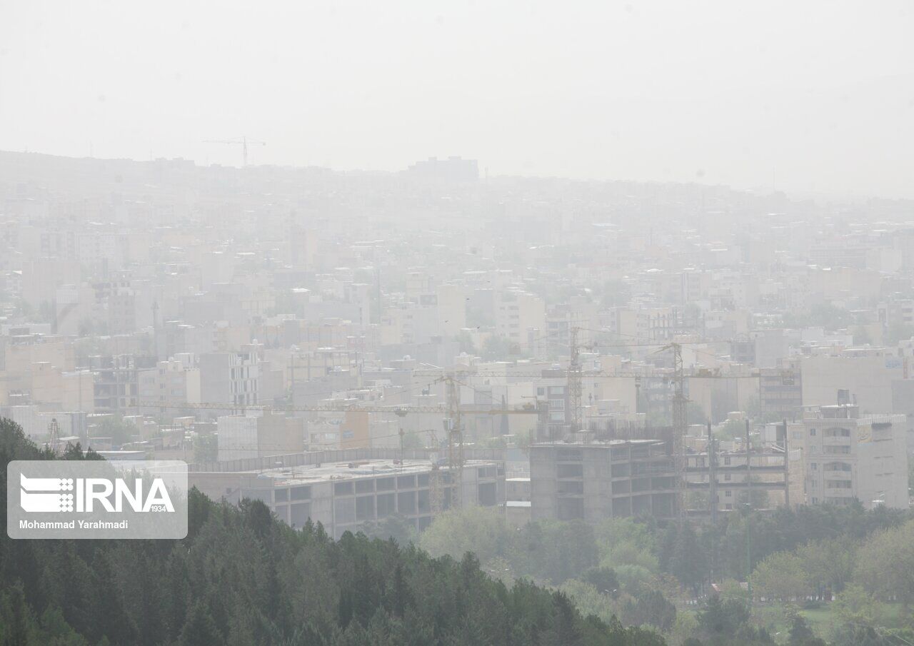 گرد و غبار ادارات ۶ شهرستان لرستان را تعطیل کرد