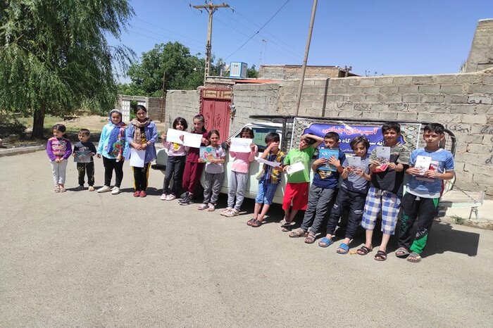 کتابخانه سیار در روستاهای شاهین‌دژ راه اندازی شد