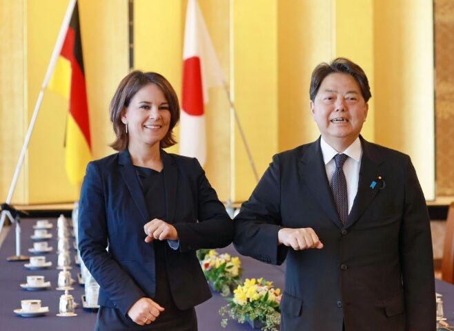 ژاپن و آلمان بر ضرورت حفظ تحریم‌ها علیه روسیه تاکید کردند