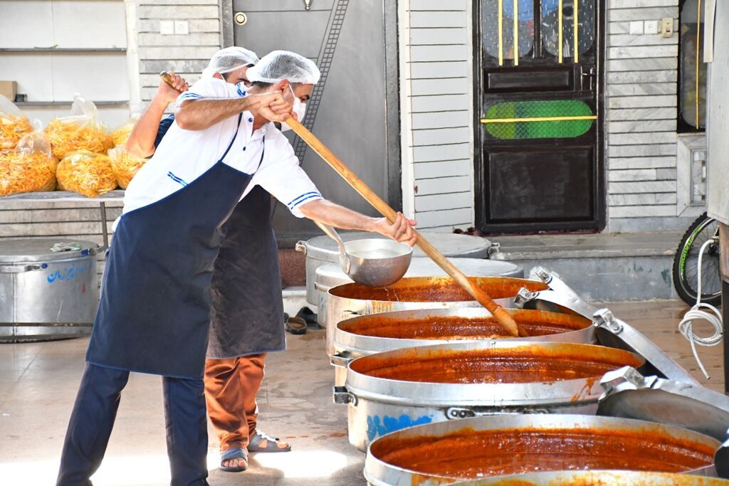 توزیع ۴۰ هزار پرس غذای گرم بین اهالی فارس در روز عید غدیر