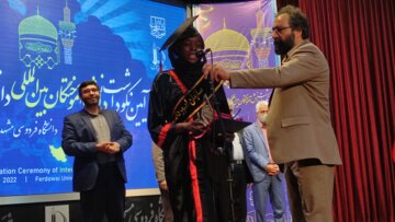 Téhéran (IRNA)-La première cérémonie de remise des diplômes de 1 400 étudiants internationaux de l'Université islamique d'Azad s'est tenue ce mercredi soir (14 juin 2023) en présence de Mohammed Mehdi Tehranchi, président de l'Université islamique d'Azad, à la succursale centrale de l’université dans le quartier de Sohanak à Téhéran. (Photo : Marzieh Soleimani)