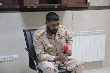 Un soldat iranien rend une somme d’argent à un migrant afghan oubliée dans sa voiture 