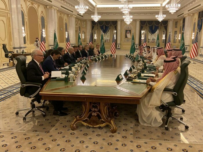 گفت وگوی ولیعهد سعودی با رئیس جمهور آمریکا در جده