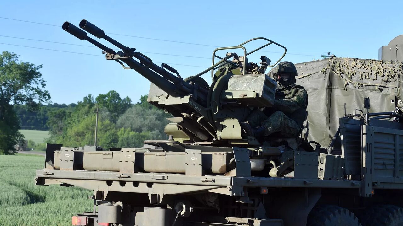 تاکید وزیر دفاع روسیه بر ضرورت تقویت عمکرد دفاعی ارتش 