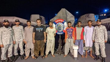 سرنشینان یک قایق ماهیگیری ایران با کمک نیروهای پاکستانی نجات یافتند