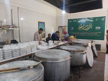  ۳۰ هزار پرس غذا به مناسبت عید غدیر خم در محلات خوزستان توزیع شد