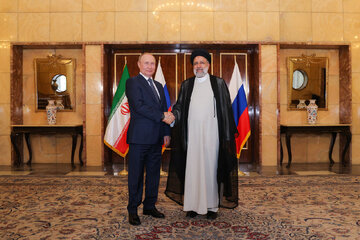 Le président Raïssi reçoit Poutine à Téhéran