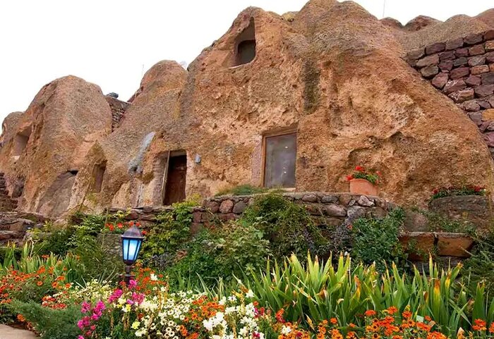 روستای کندوان؛ جریان زندگی میان صخرهها