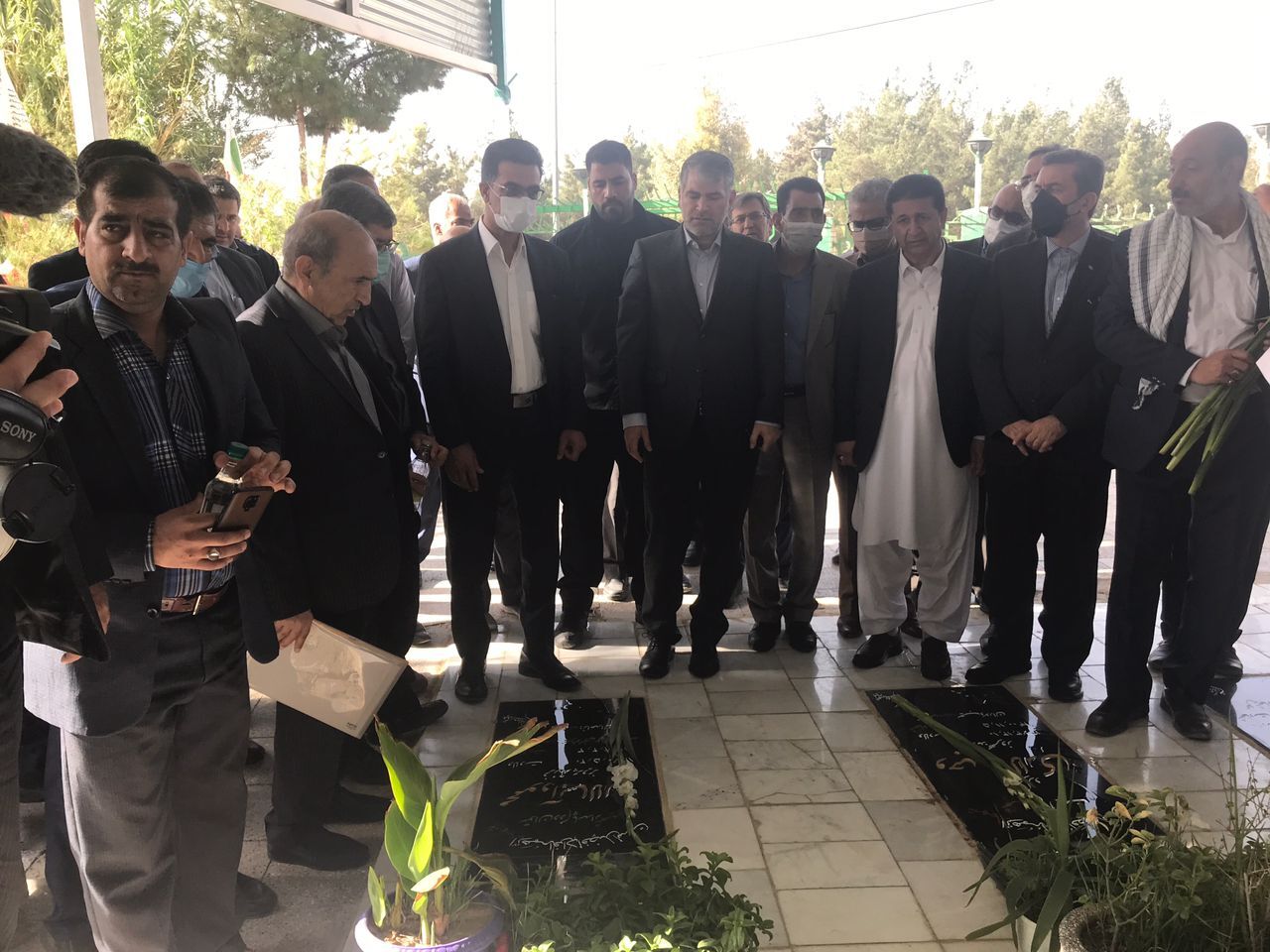 وزیر جهاد کشاورزی به مقام شامخ شهدای زاهدان ادای احترام کرد وزیر جهاد کشاورزی به مقام شامخ شهدای زاهدان ادای احترام کرد