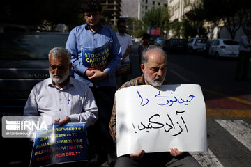 L’affaire Hamid Nouri: rassemblement de protestation devant l'ambassade de Suède a Téhéran