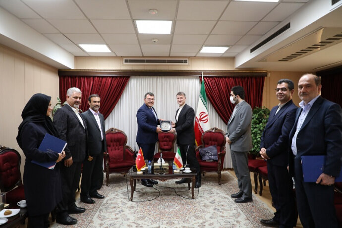 همکاری علمی ایران و ترکیه میتواند الگوی کشورهای اسلامی باشد