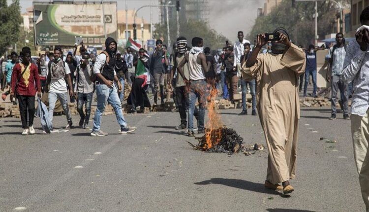سودانی‌ها علیه حکومت نظامی تظاهرات کردند