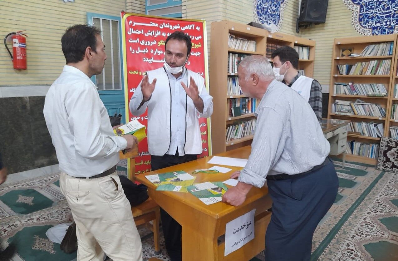 میز خدمت بمنظور رفع مشکلات دامداران از سوی سازمان دامپزشکی در مصلای نماز جمعه ورامین برپا شد
