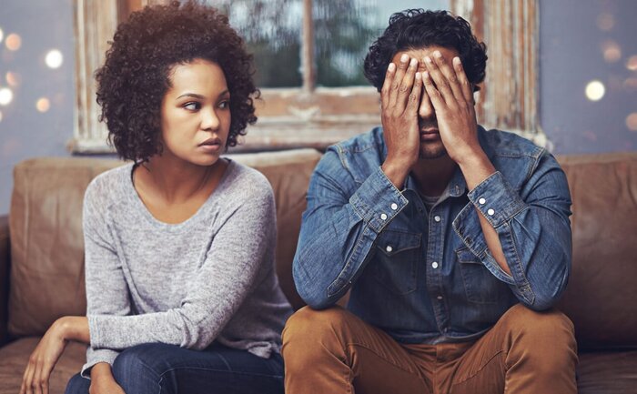 خیانت همسر باید از دیگران پنهان بماند یا آشکار شود؟