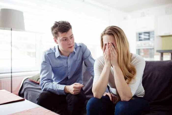 خیانت همسر باید از دیگران پنهان بماند یا آشکار شود؟