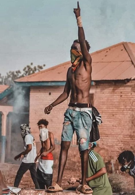 سودان؛ عقب نشینی ارتش در برابر غیر نظامیان/ نظامیان، حکومت را واگذار می کنند