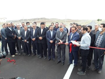 معاون اجرایی رئیس جمهور ۵۲ کیلومتر بزرگراه در استان اردبیل را افتتاح کرد