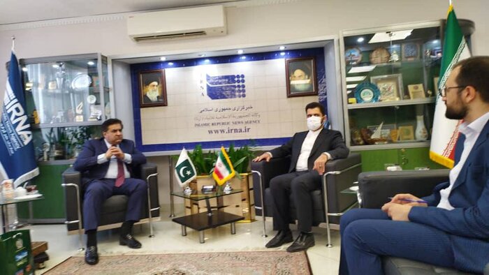 ایران میں تعینات پاکستانی سفیر نے ارنا ہیڈ آفس کا دورہ کیا