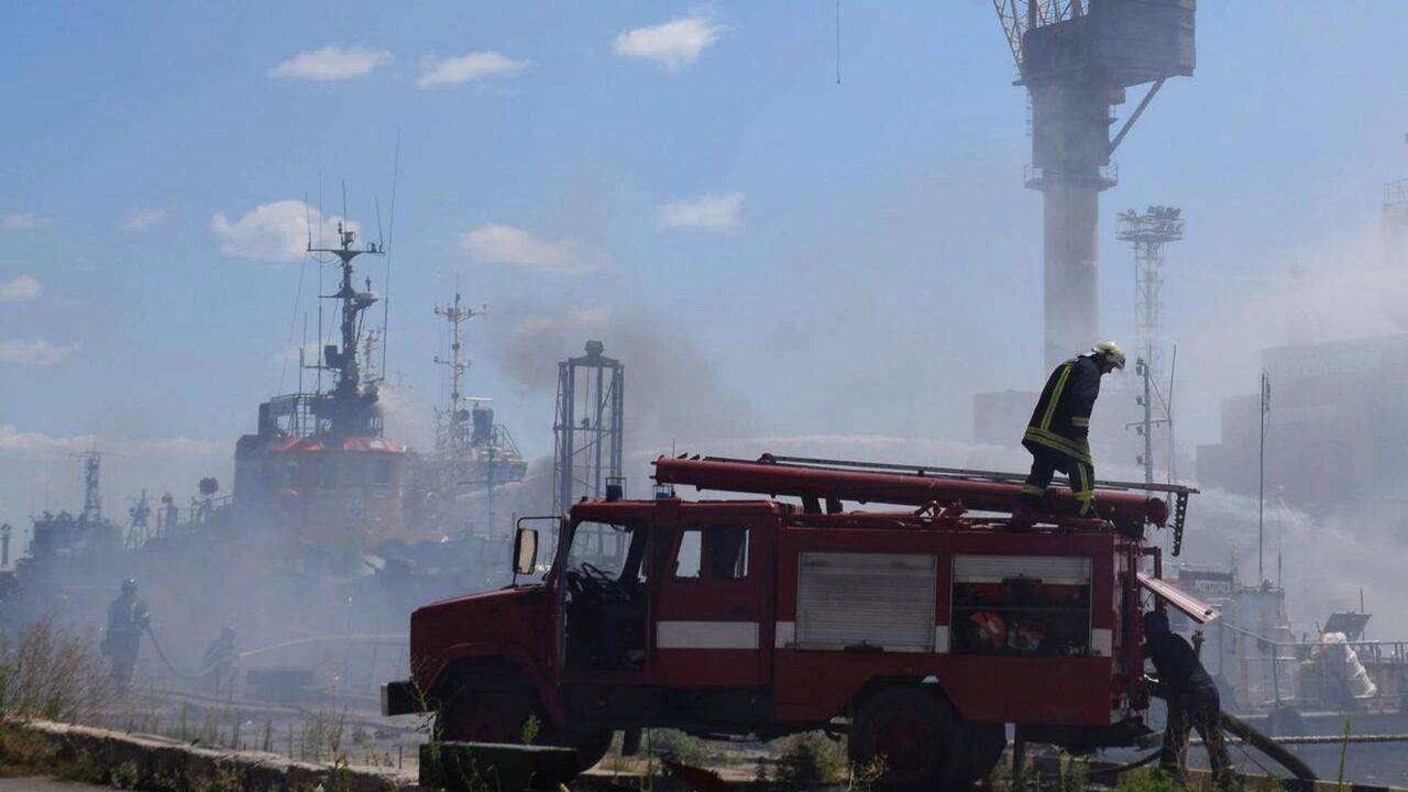 Rusia anuncia la destrucción de un buque militar ucraniano y misiles Harpoon en el puerto de Odesa