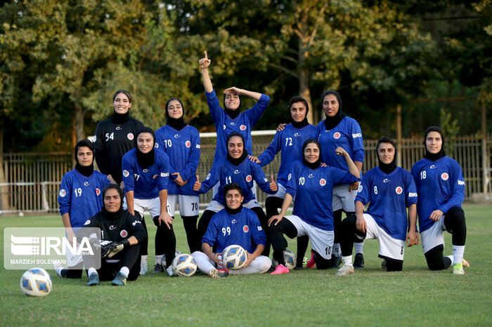سرمربی خاتون بم: در باشگاههای آسیا انتظار معجزه نداریم / امیدوارم نائب رئیس بعدی فدراسیون، فوتبال را بشناسد