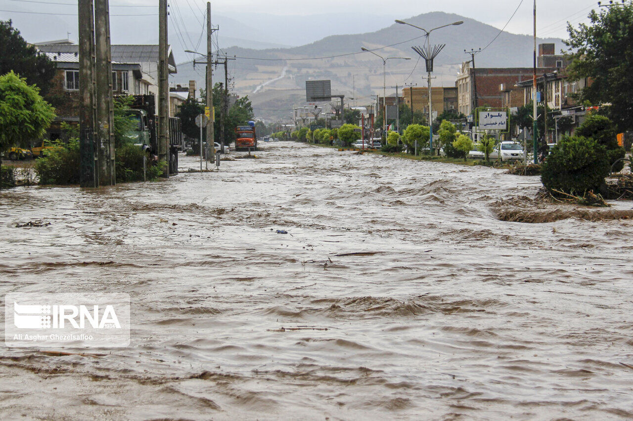 راهداری جنوب کرمان: منتظر کاهش جریان سیل برای بازگشایی راه‌ها هستیم