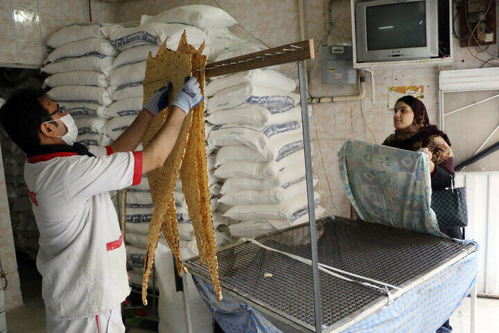 فرماندار پاوه: تاخیر در توزیع آرد نانوایی ها پذیرفتنی نیست 