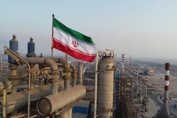 افزایش روزانه ۱۴۰ هزار بشکه‌ای تولید نفت ایران در سال گذشته میلادی