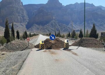 مسیر روستاهای ییلاقی شهرستان مهریز مسدود شد