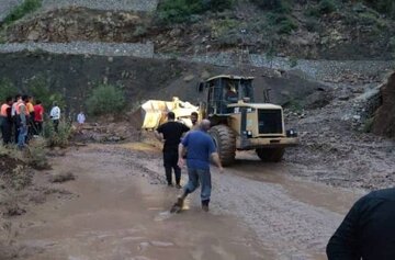 سیلاب راه دسترسی ۱۴ روستای بالا دست بخش مرزن‌آباد چالوس را بست