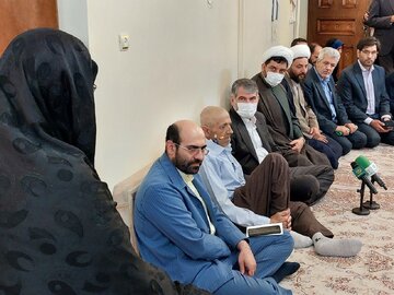 وزیر جهادکشاورزی با خانواده شهید بتوئی در ملایر دیدار کرد