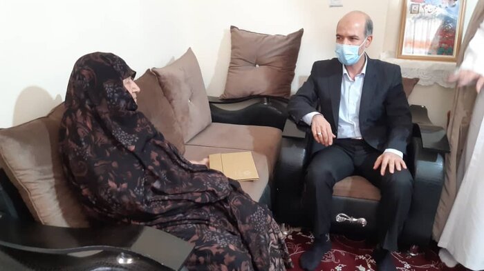 وزیر نیرو به شهدای فامنین ادای احترام کرد