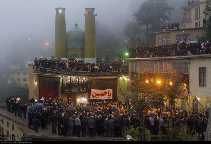 علم‌بندی ماسوله؛ رسمی به سوگ عاشورا بر بلندای گیلان