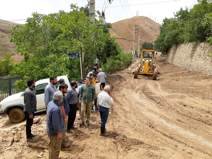 پاکسازی معابر روستایی لواسانات در حال انجام است