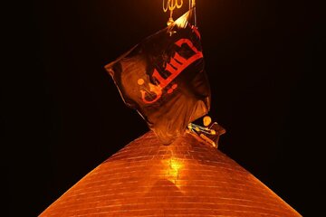 تعویض پرچم گنبد سالار شهیدان؛ شب ولوله عشاق در بین الحرمین + عکس و فیلم