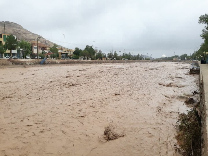 فرماندار: سیل بندها و خاکریزهای تفت سر ریز شده است