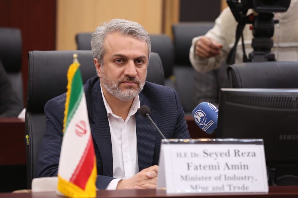 حرکت رو به رشد روابط اقتصادی ایران و روسیه در یک سال گذشته / عرضه دو خودرو «تارا» و «شاهین» در مسکو