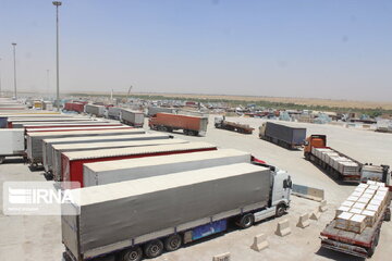 صدور ۲۰۶  هزار تن محصولات کشاورزی از مرز مهران به عراق