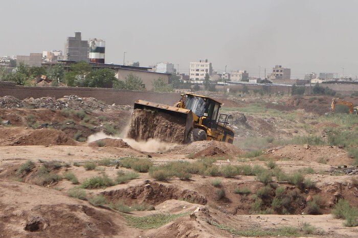 حجم زیادی گل و لای وارد رودخانه لات آجی قرچک شد
