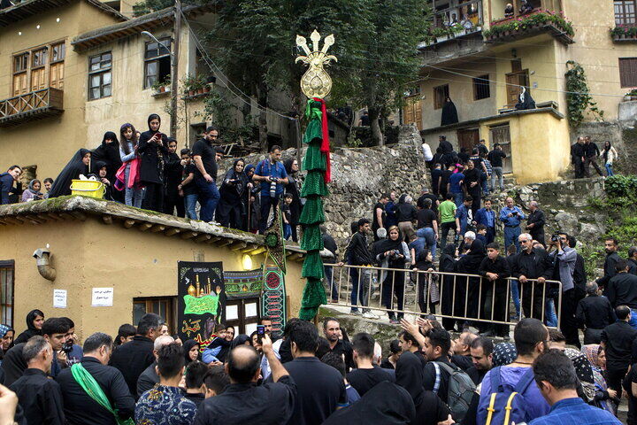 علمبندی ماسوله؛ رسمی به سوگ عاشورا بر بلندای گیلان علمبندی ماسوله؛ رسمی به سوگ عاشورا بر بلندای گیلان