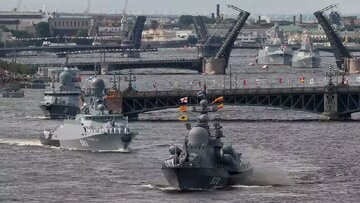 برگزاری مراسم روز نیروی دریایی روسیه با حضور پوتین