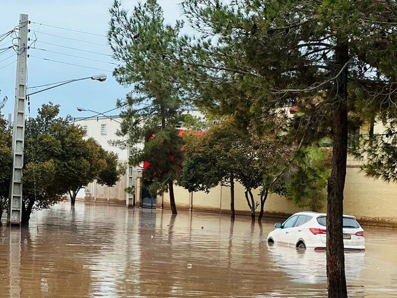 رفسنجانی‌ها در معابر آبگرفته تردد نکنند؛ چاله و فرونشست‌ها خطرناک است