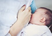 شیر مادر کم خونی در نوزادان را کاهش می‌دهد